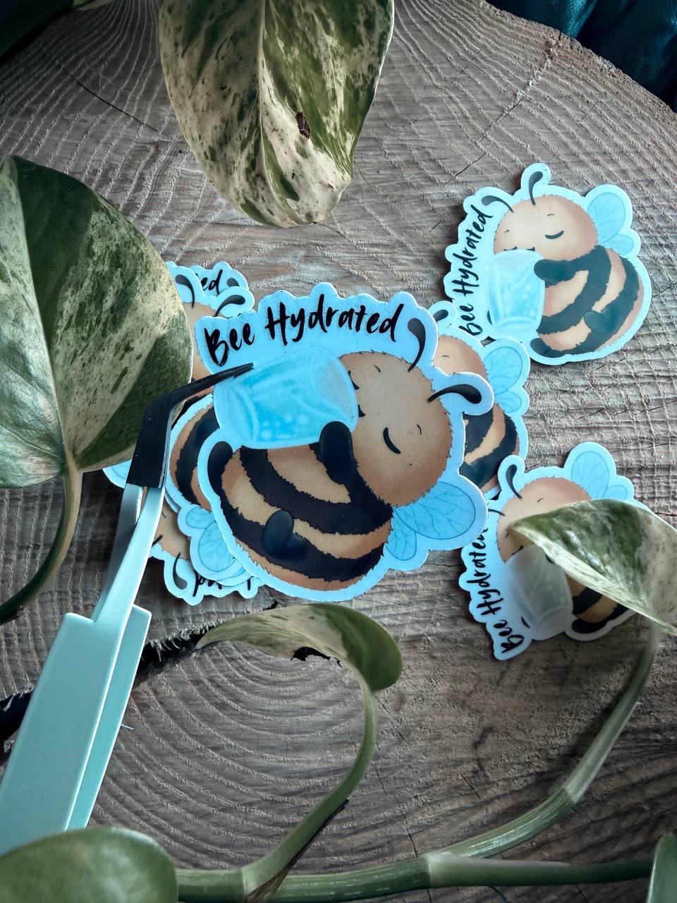 Sticker „Bee Hydrated“ 🐝💧 | verschiedene Varianten